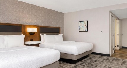 Hampton Inn & Suites by Hilton Windsor Room Type - 2QN ACCESSIBLE TUB NS