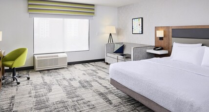 Hampton Inn & Suites by Hilton Windsor Room Type - 1KNG ACCESS ROLL-IN NOSMOK