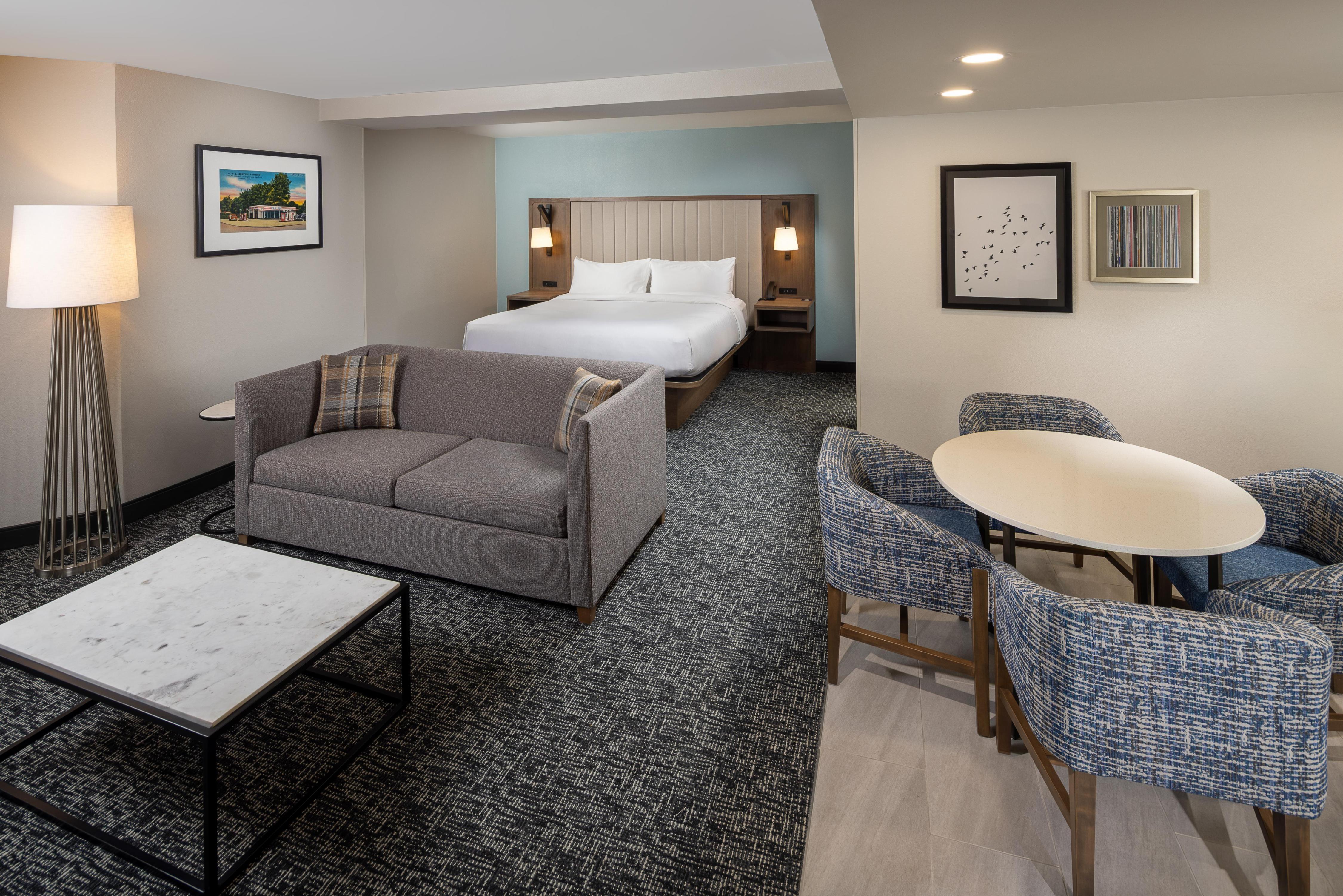 DoubleTree by Hilton Hotel Jackson Room Type - 1 KING JR SUITE