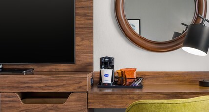 Hampton Inn by Hilton Kamloops Room Type - MINI SUITE QQ  PULL OUT  W