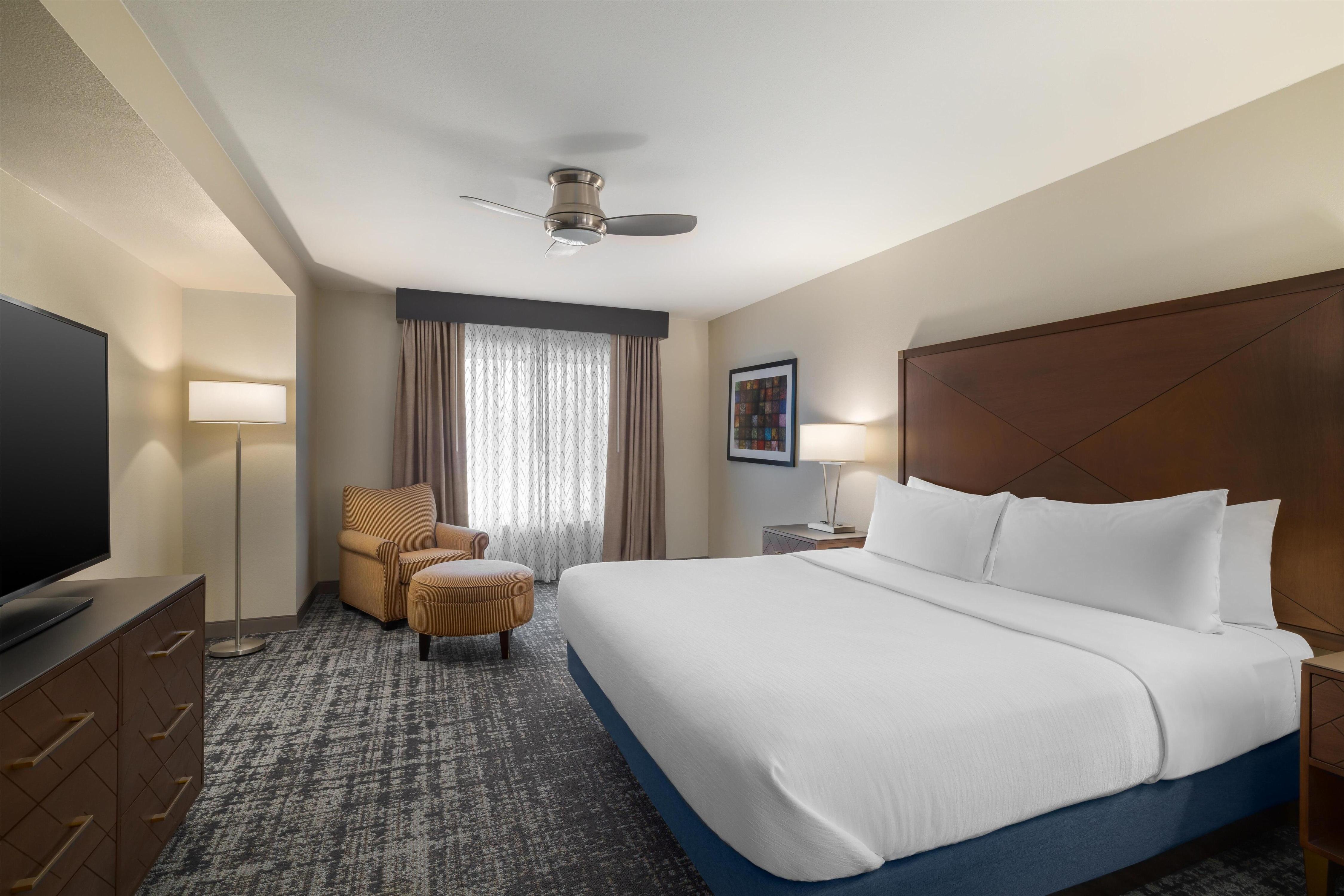 Embassy Suites Laredo Room Type - 1 KING CORNER SUITE NOSMOK