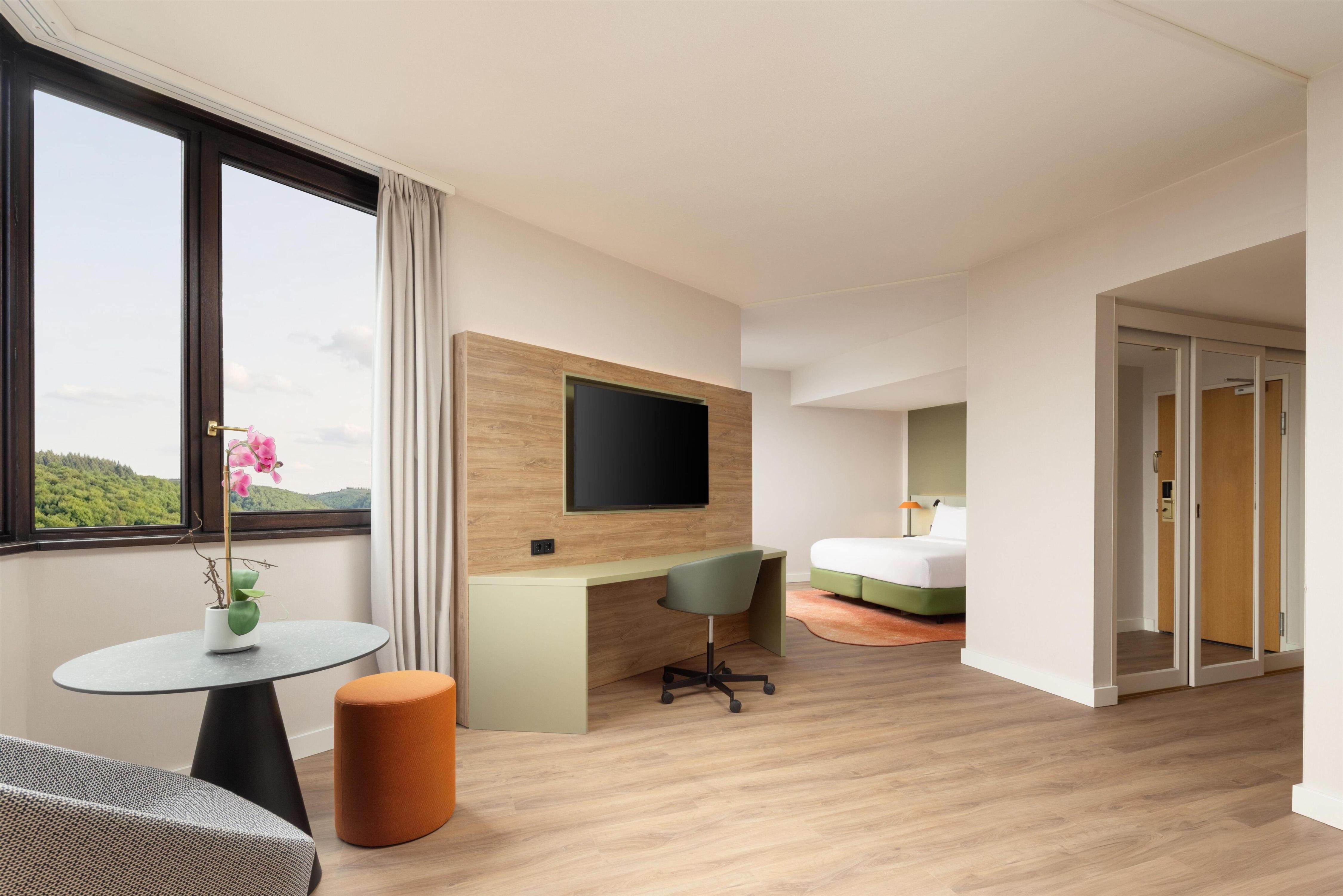 Doubletree by Hilton Luxembourg Room Type - KING PREMIUM ROOM
