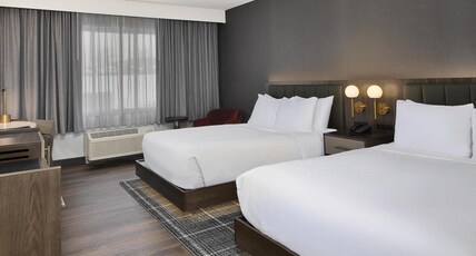 DoubleTree by Hilton Detroit - Novi Room Type - 2 QUEENS JR SUITE NOSMOK