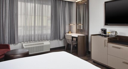 DoubleTree by Hilton Detroit - Novi Room Type - 1 KG ACC BATHTUB NO SMOK