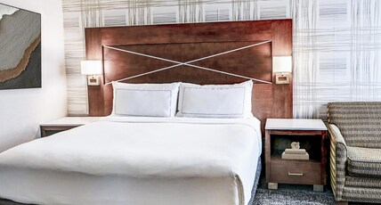 DoubleTree by Hilton Madison Room Type - 1 KING 2 ROOM CORNER SUITE