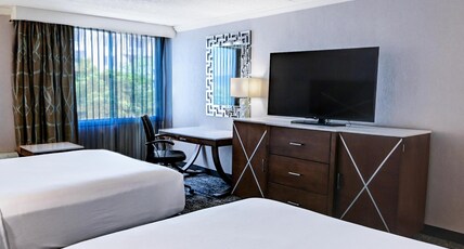 DoubleTree by Hilton Madison Room Type - 2QN MOB HEAR ACC RI-S