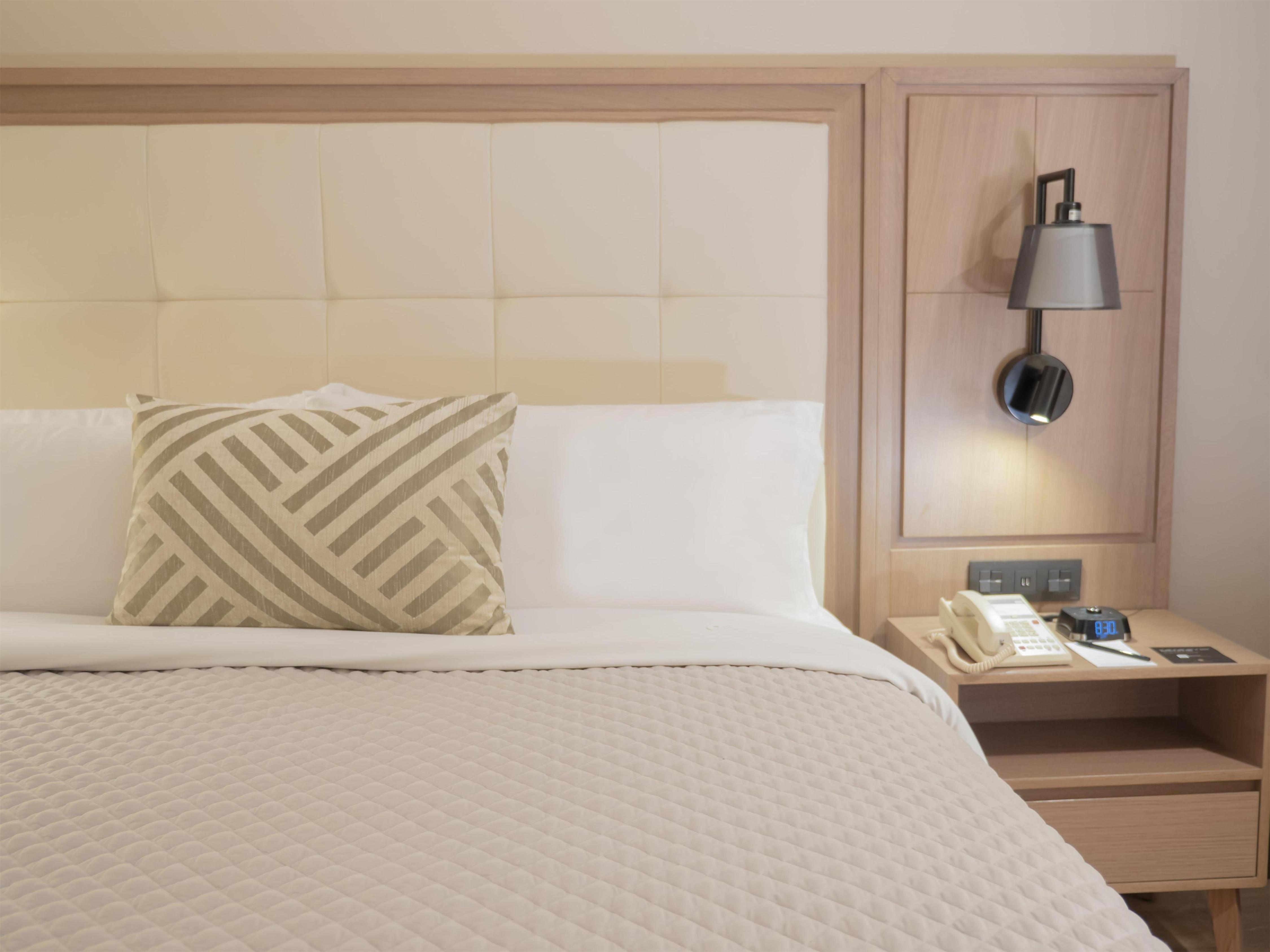 MS Milenium Monterrey, Curio Collection by Hilton Room Type - 1 KG BED JR SUITE-EXEC