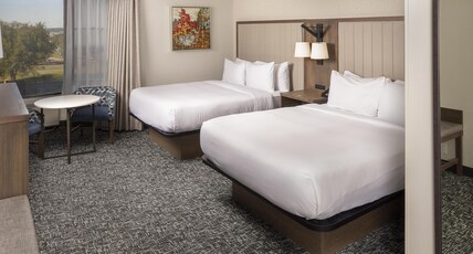 DoubleTree by Hilton Murfreesboro Room Type - 2 QUEENS W  FRIDGE