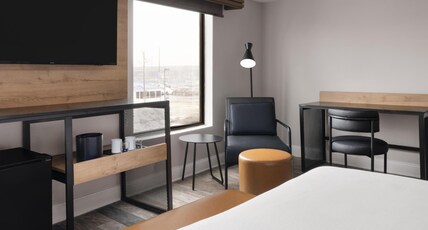 Best Western Plus Newark Airport West Room Type - 1 Queen Bed, Non-Smoking, Work Desk, Refrigerator, Wi-Fi Best Western Plus Newark Airport West Room Type - 1 Queen Bed, Non-Smoking, Work Desk, Refrigerator, Wi-Fi