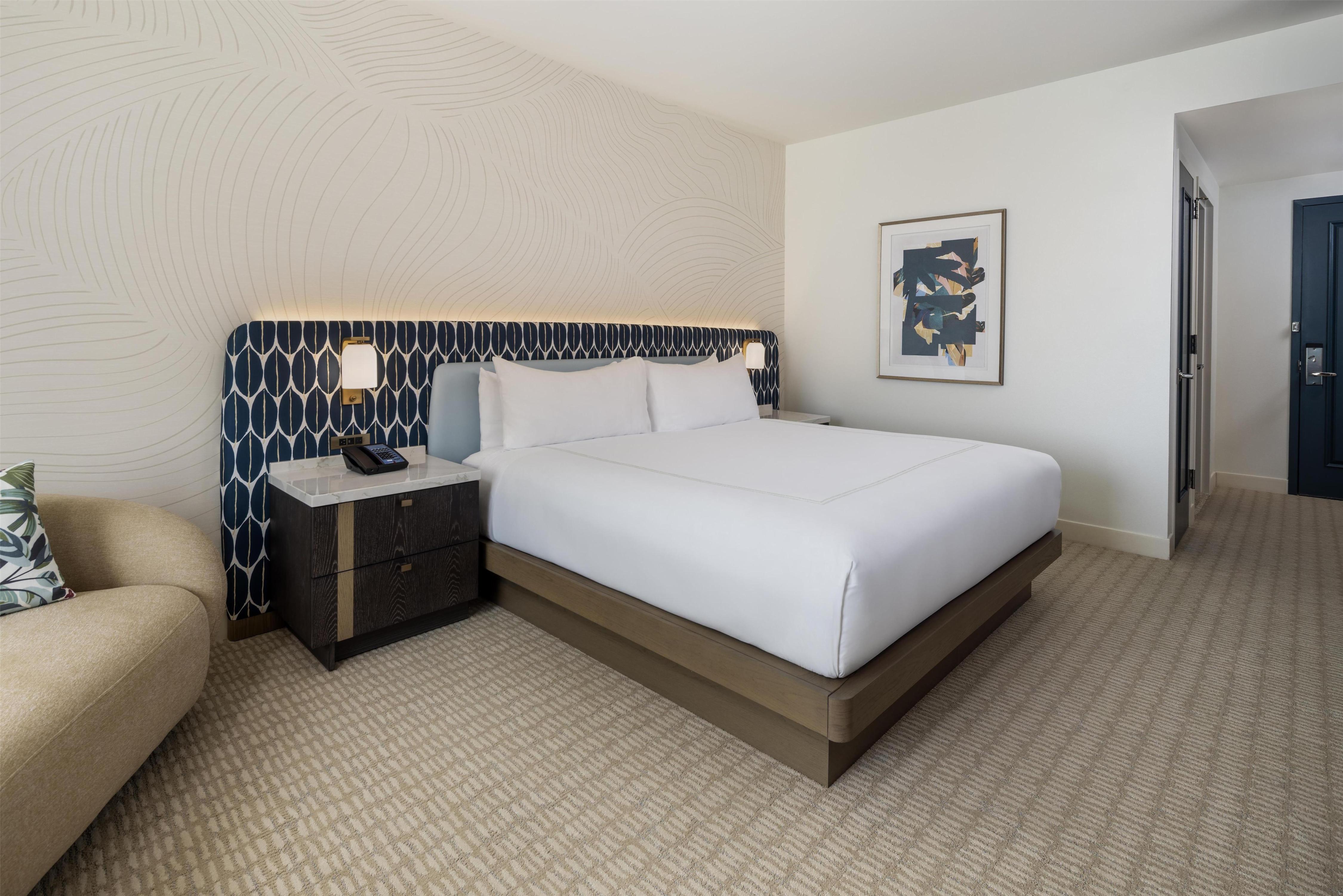 Hilton Orlando Room Type - 1 KING BED - POOL VIEW