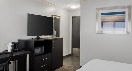 Best Western Webster Hotel, Nasa Room Type - 1 King Bed, Mobility Accessible, Bathtub, Non-Smoking, Full Breakfast