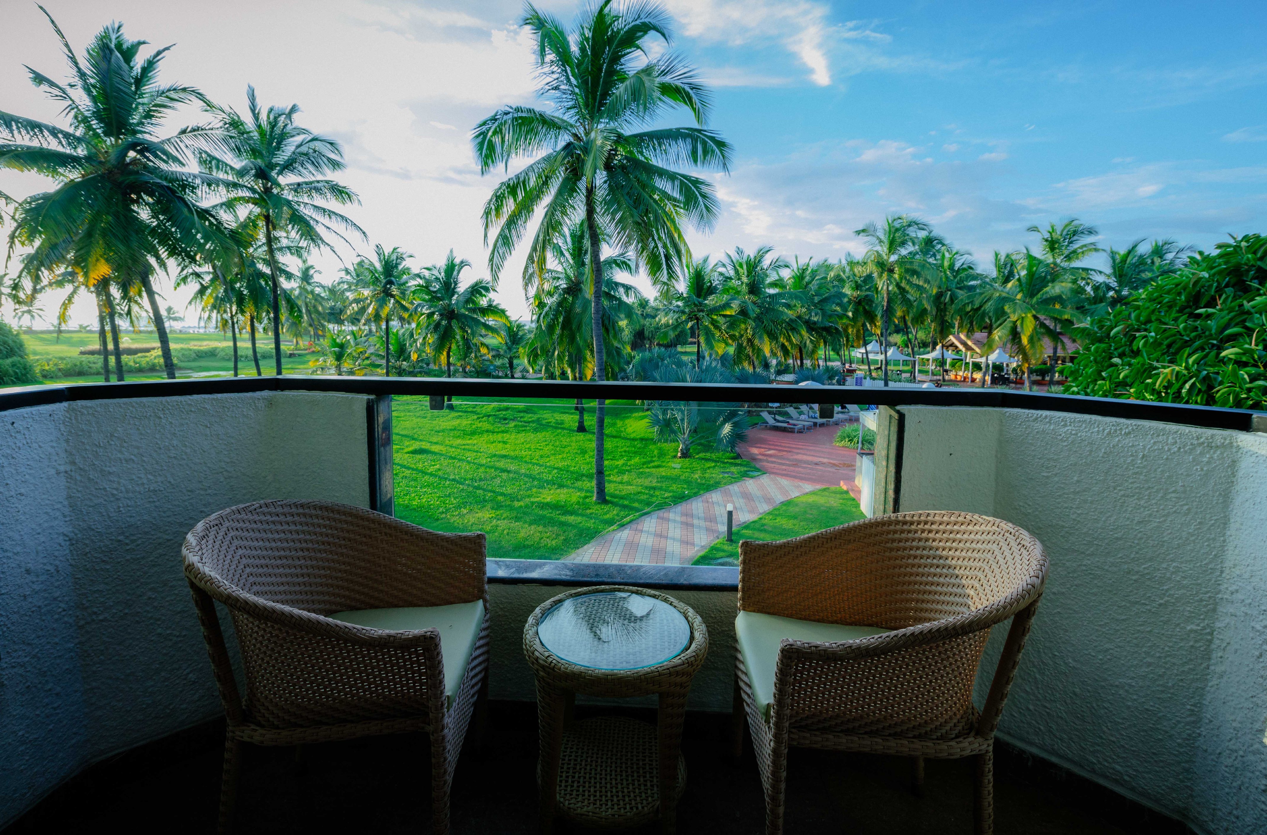 Holiday Inn Resort - Tap to explore photos