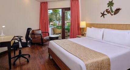 Holiday Inn Resort Room Type - King Bed Standard Pool View Smoking Holiday Inn Resort Room Type - King Bed Standard Pool View Smoking
