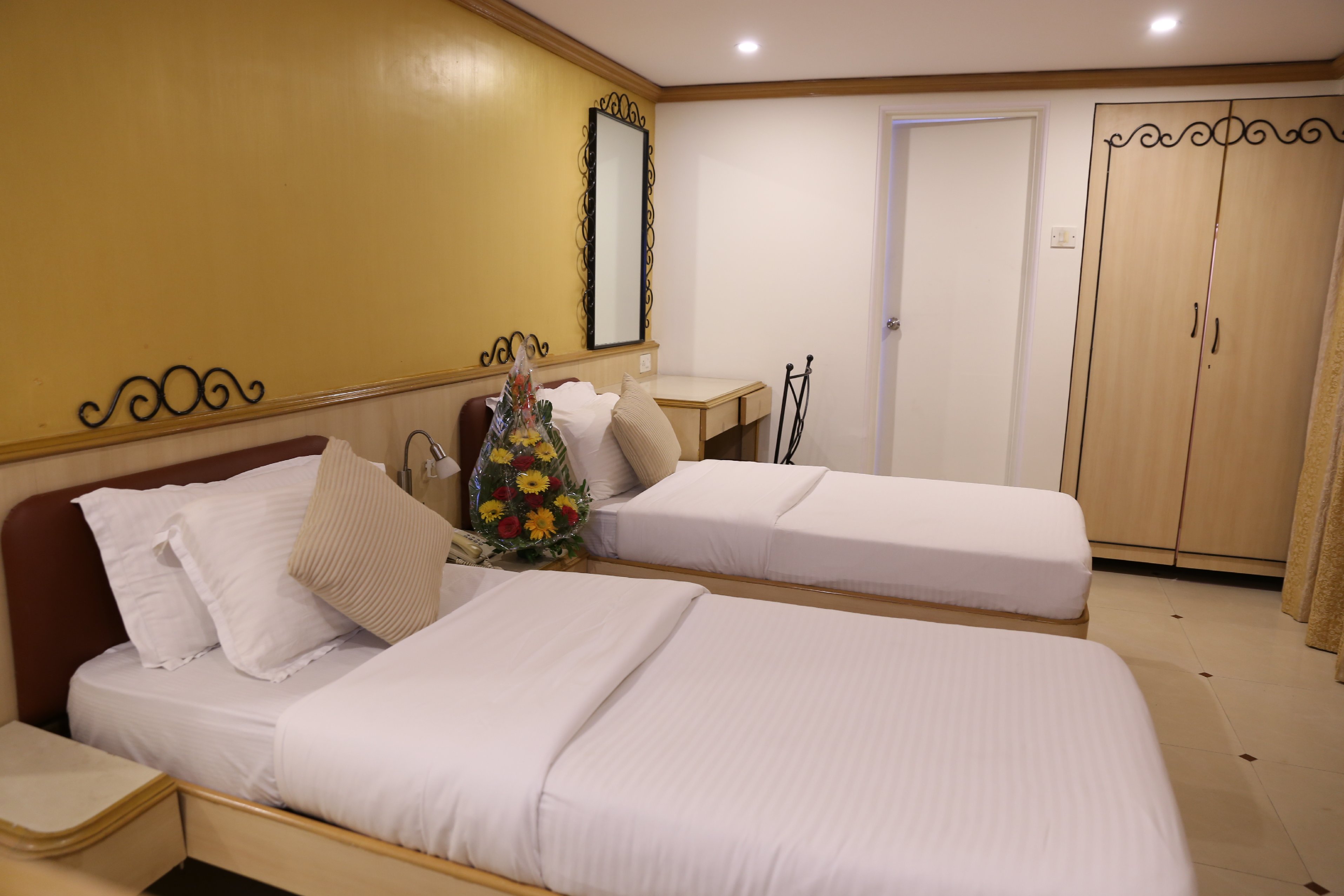 Hotel Godwin - Tap to explore photos