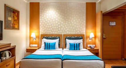 Kenilworth Hotel Room Type - Business Club Room (With Bathtub)