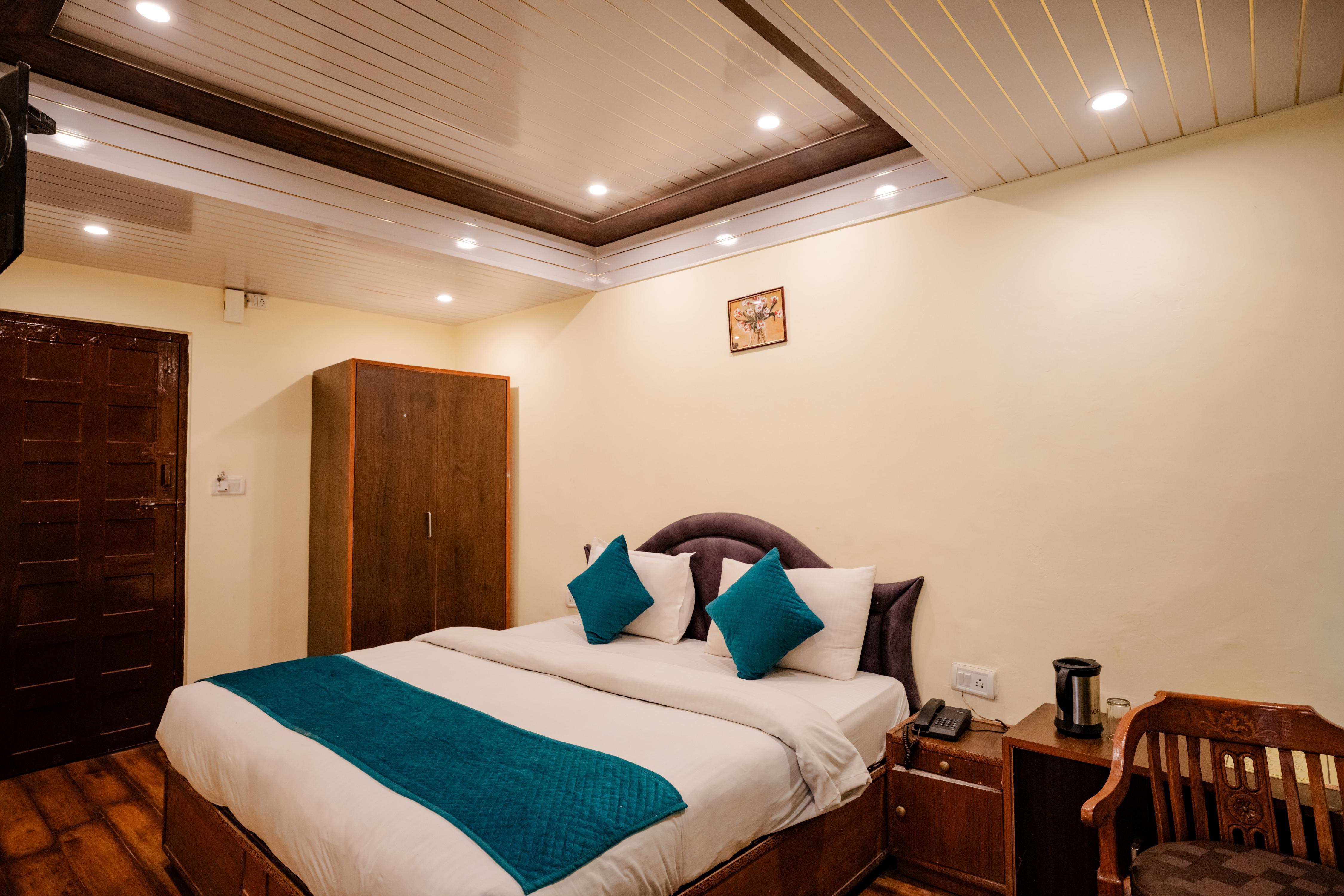 Hotel Eve  - Tap to explore photos