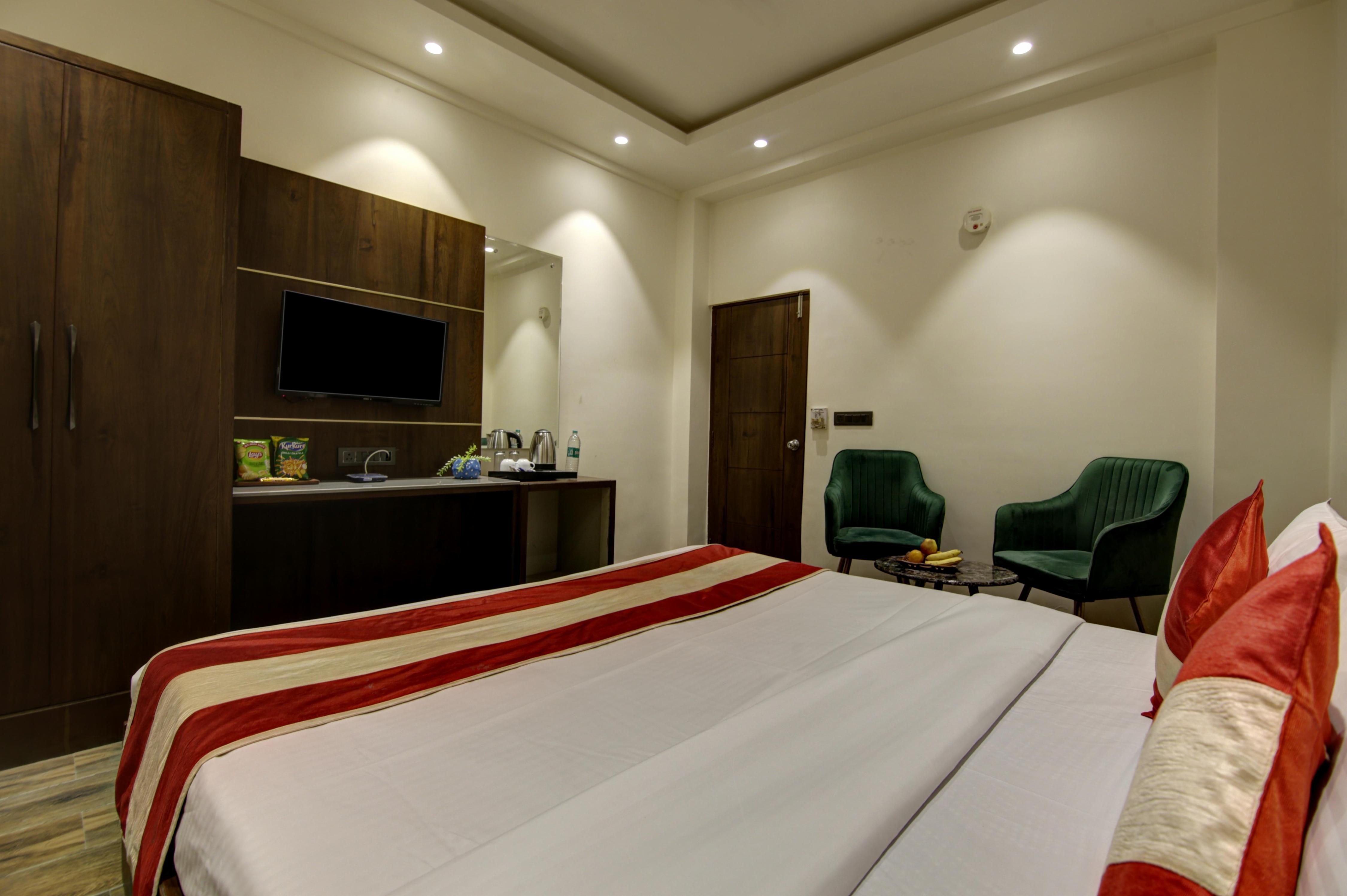 Hotel Kashish Plaza - Tap to explore photos