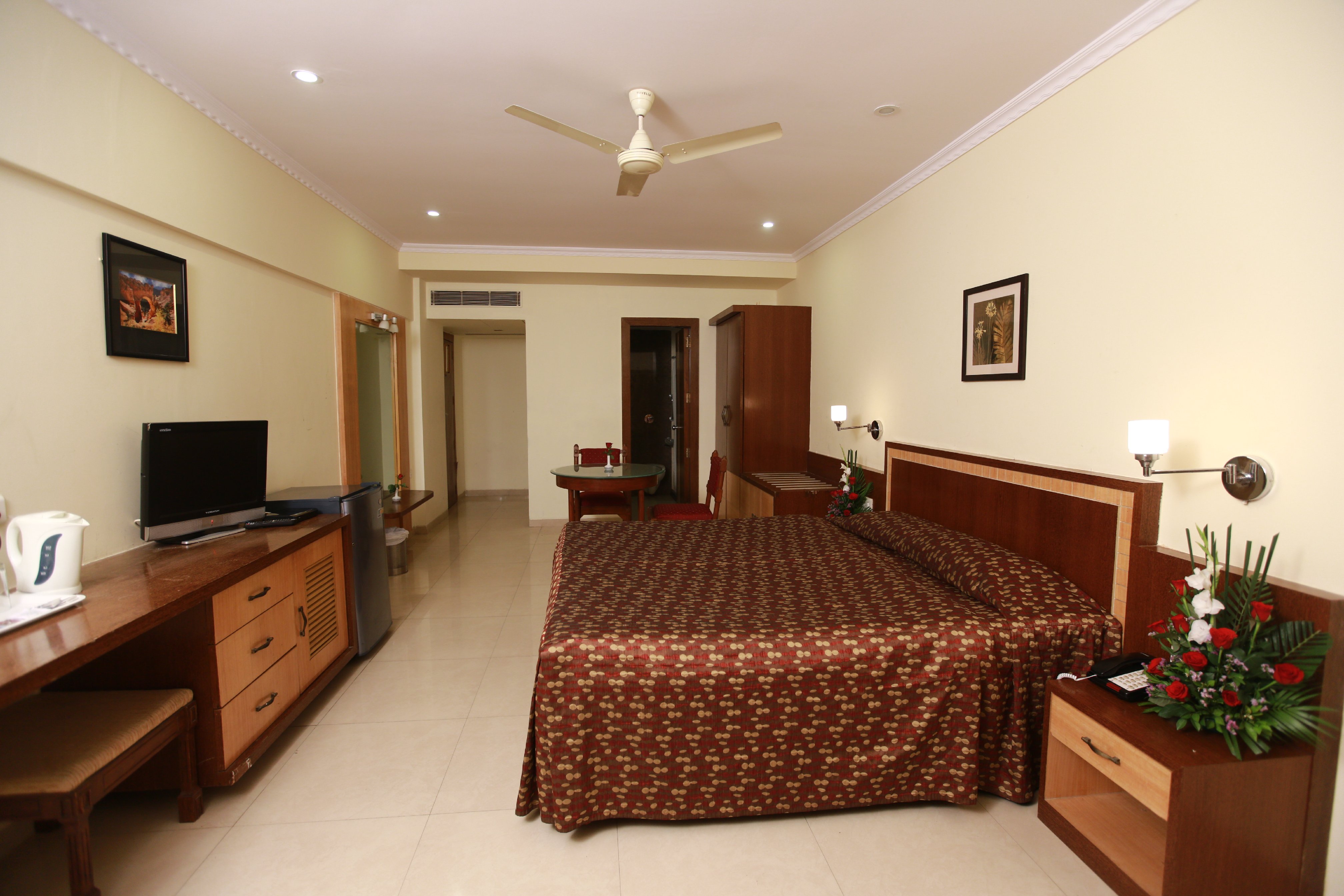 Hotel Juhu Plaza - Tap to explore photos