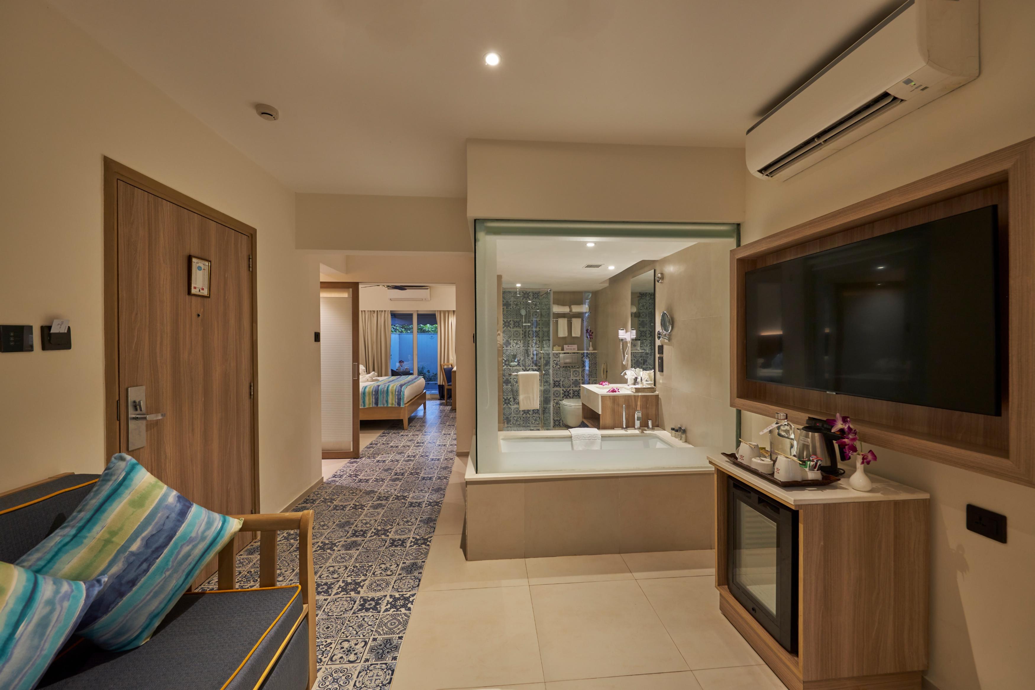 Royal Orchid Beach Resort & Spa Room Type - Royal Suite