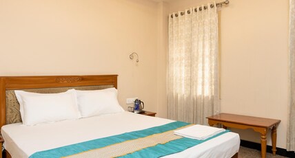 Hotel Excellency Room Type - DELUXE DOUBLE AC ROOM