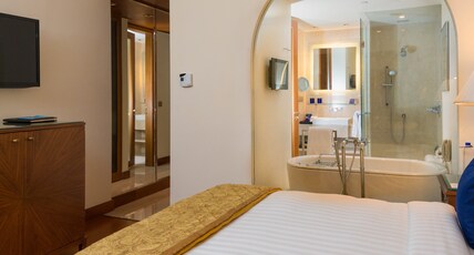 The Oberoi, Bengaluru Room Type - Luxury Room with Private Balcony