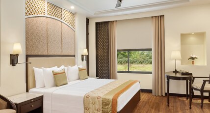 La Place Sarovar Portico Room Type - Premium Room - Double Bed La Place Sarovar Portico Room Type - Premium Room - Double Bed