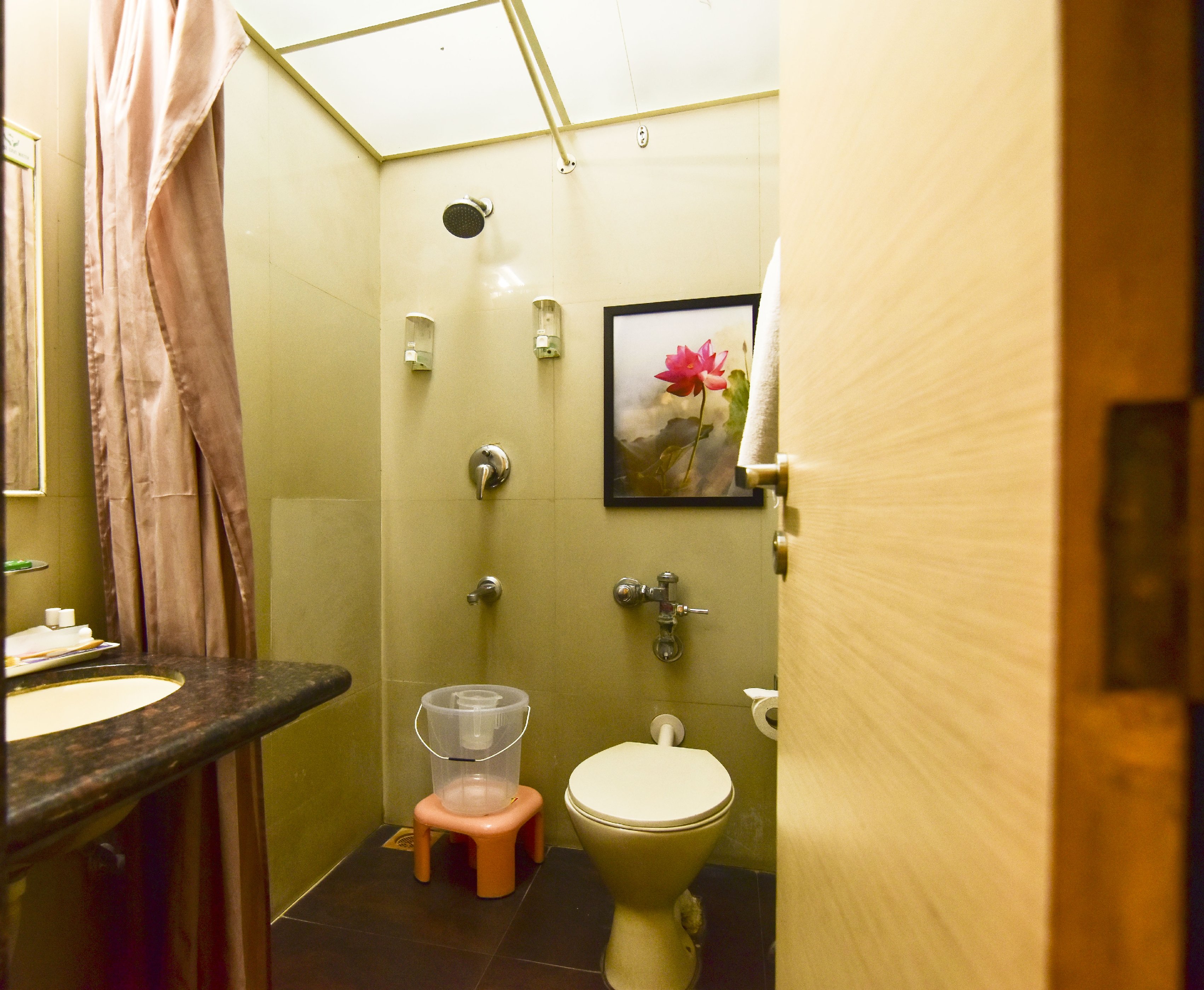 My Bizz Hotel Sapna - Tap to explore photos