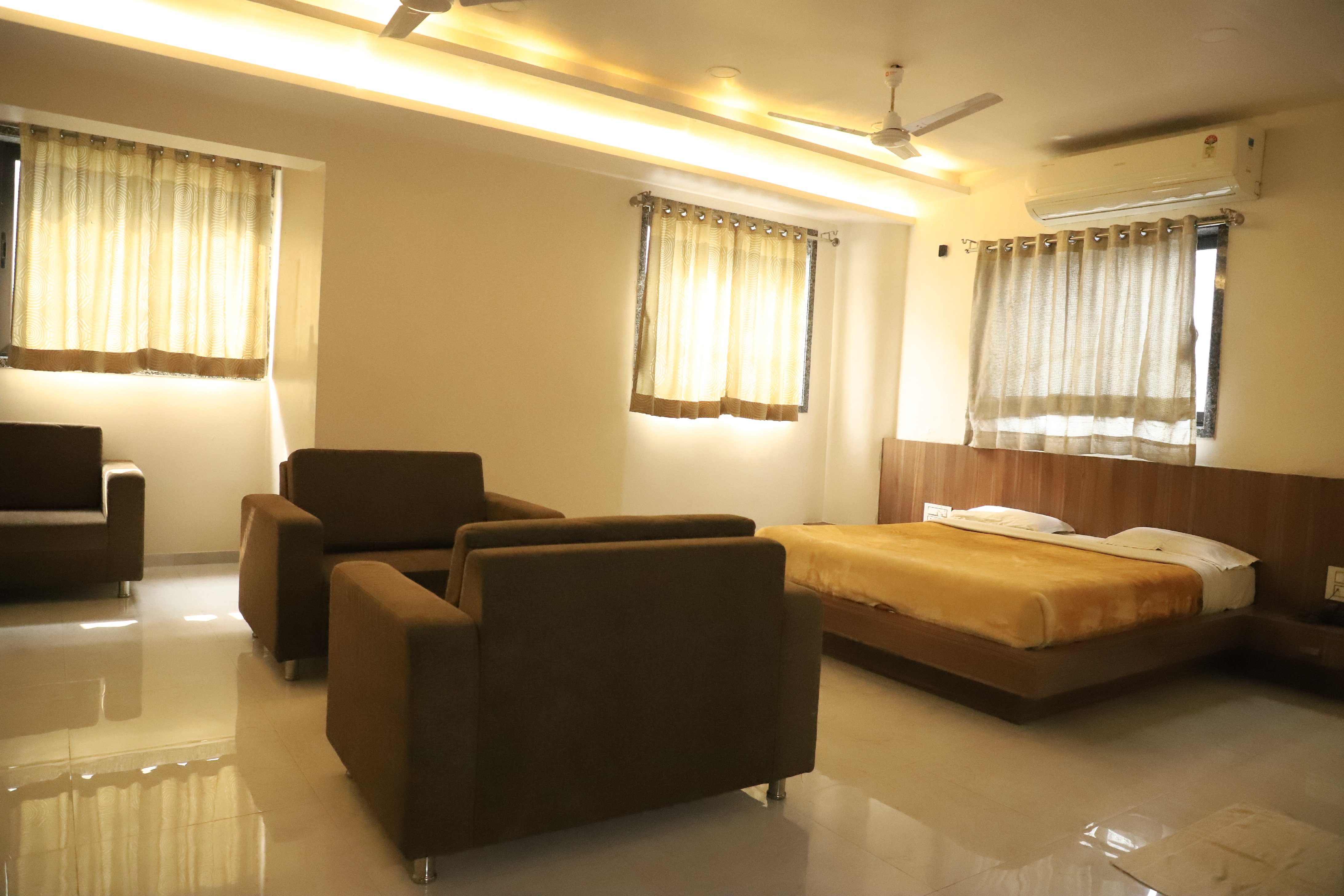 The Byke Business - Embassy | (Pan India Pure Veg Hotel Chain) Room Type - Suite Room