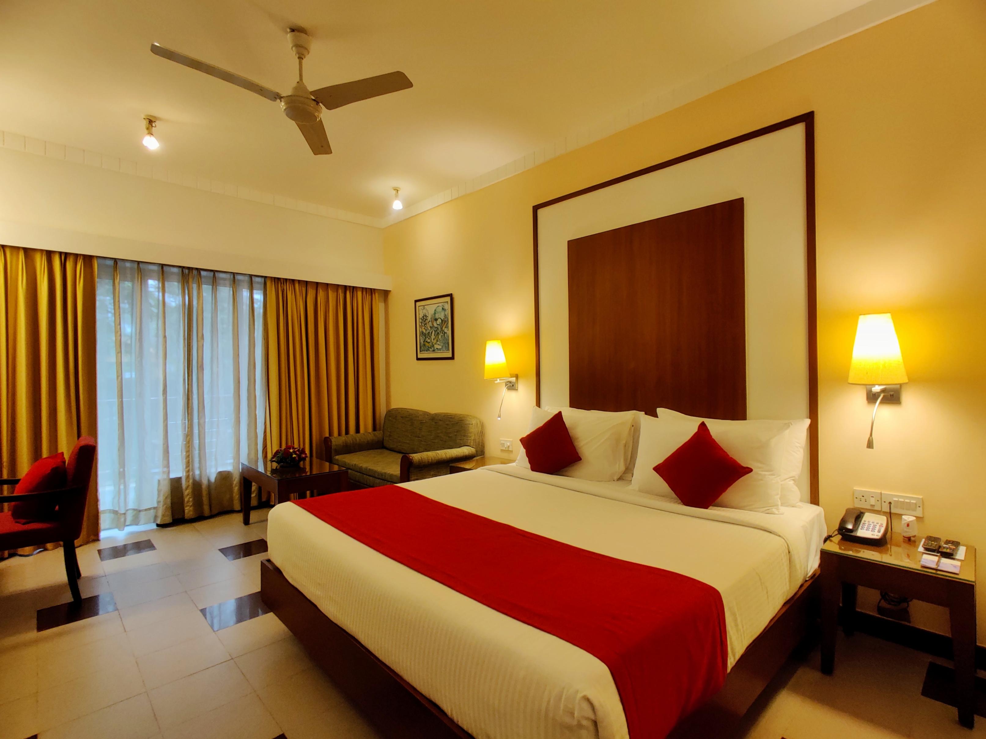 Fariyas Resort Room Type - Deluxe King