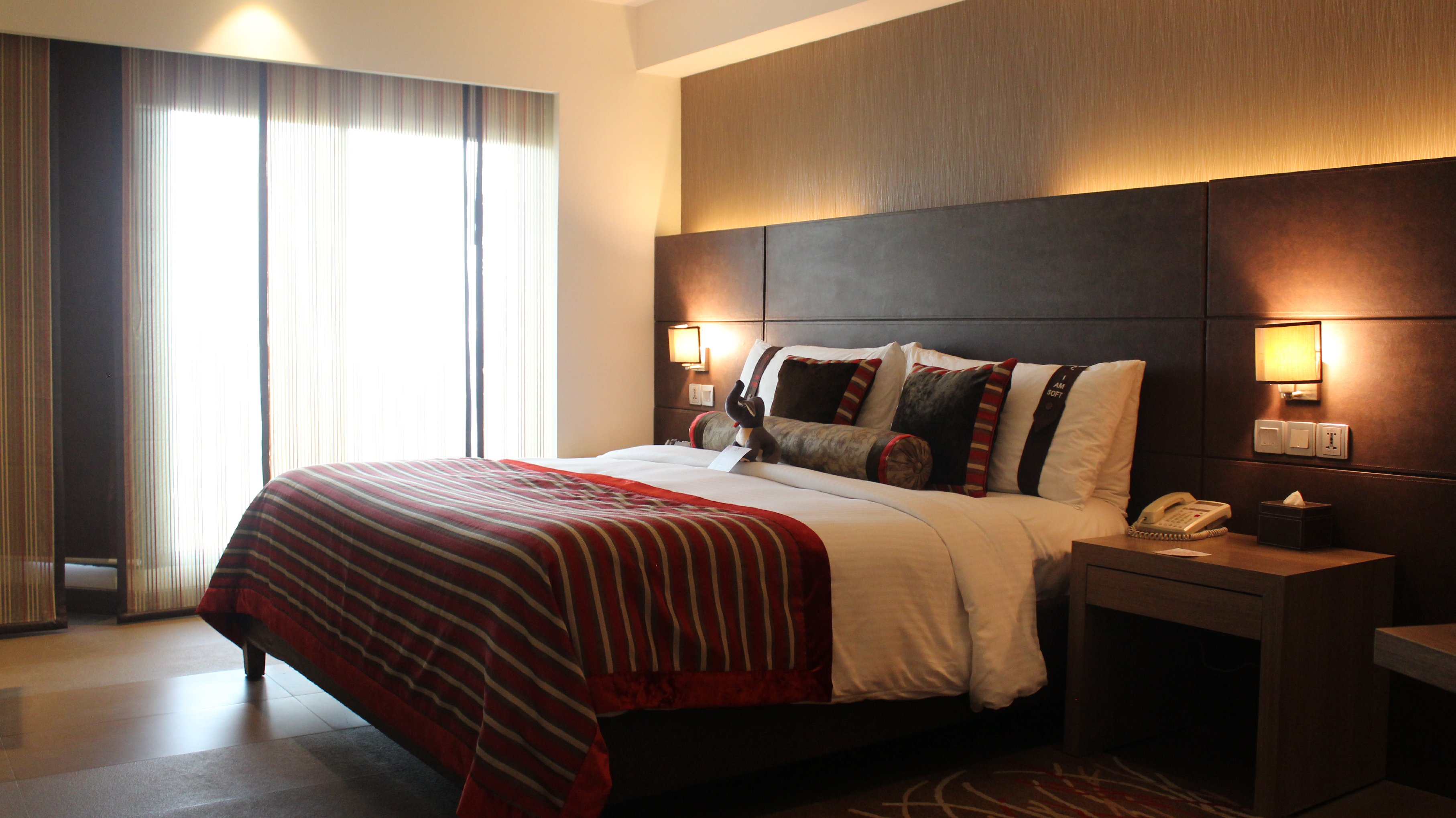 The LaLiT New Delhi Room Type - Executive Club King