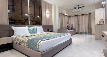 MAGANJI'S ( Pure Vegetarian ) - A COMPLETE FAMILY HOTEL Room Type - Super Deluxe Non-AC Room with Work Desk MAGANJI'S ( Pure Vegetarian ) - A COMPLETE FAMILY HOTEL Room Type - Super Deluxe Non-AC Room with Work Desk
