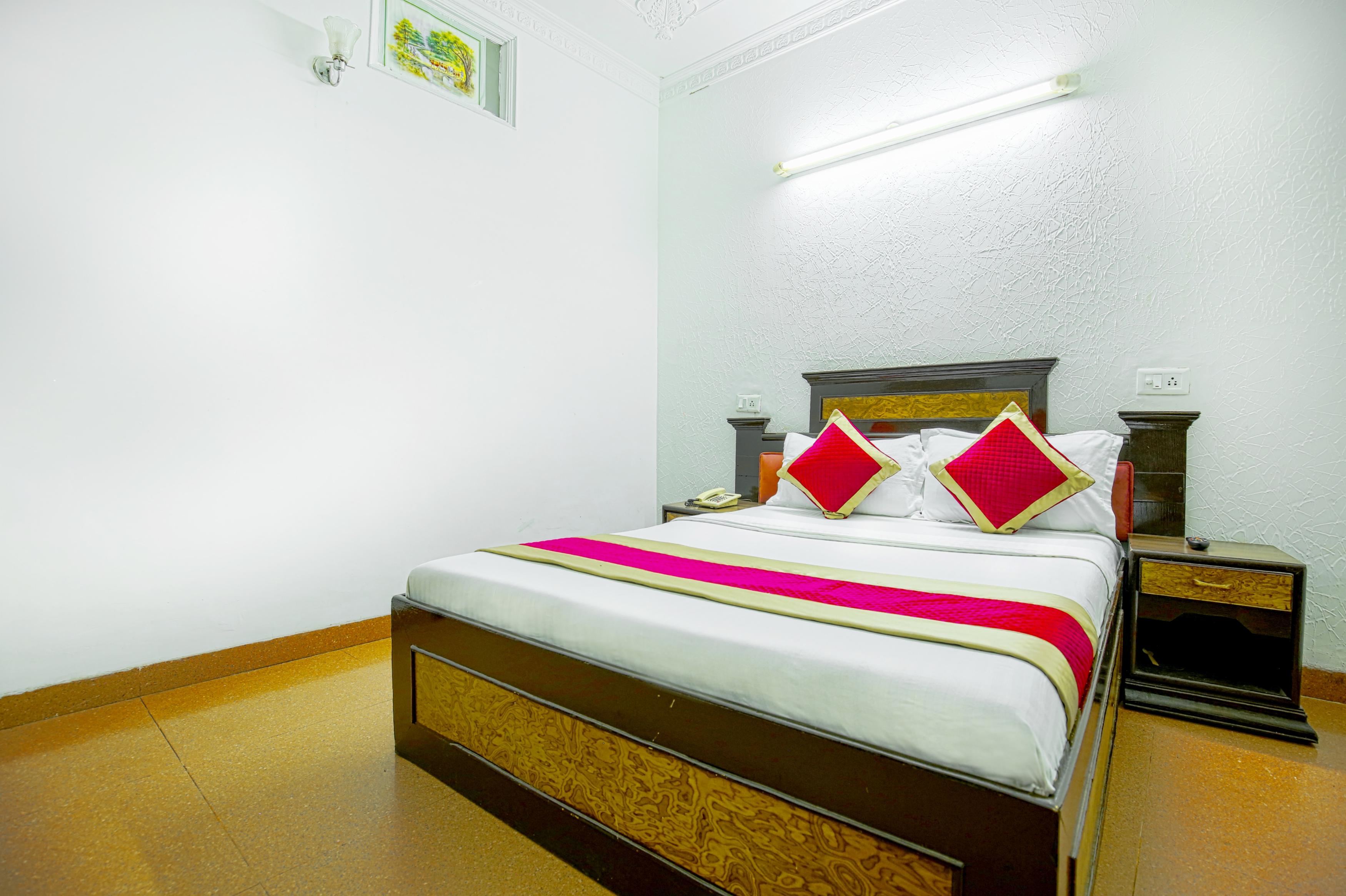 Hotel Arina - Tap to explore photos