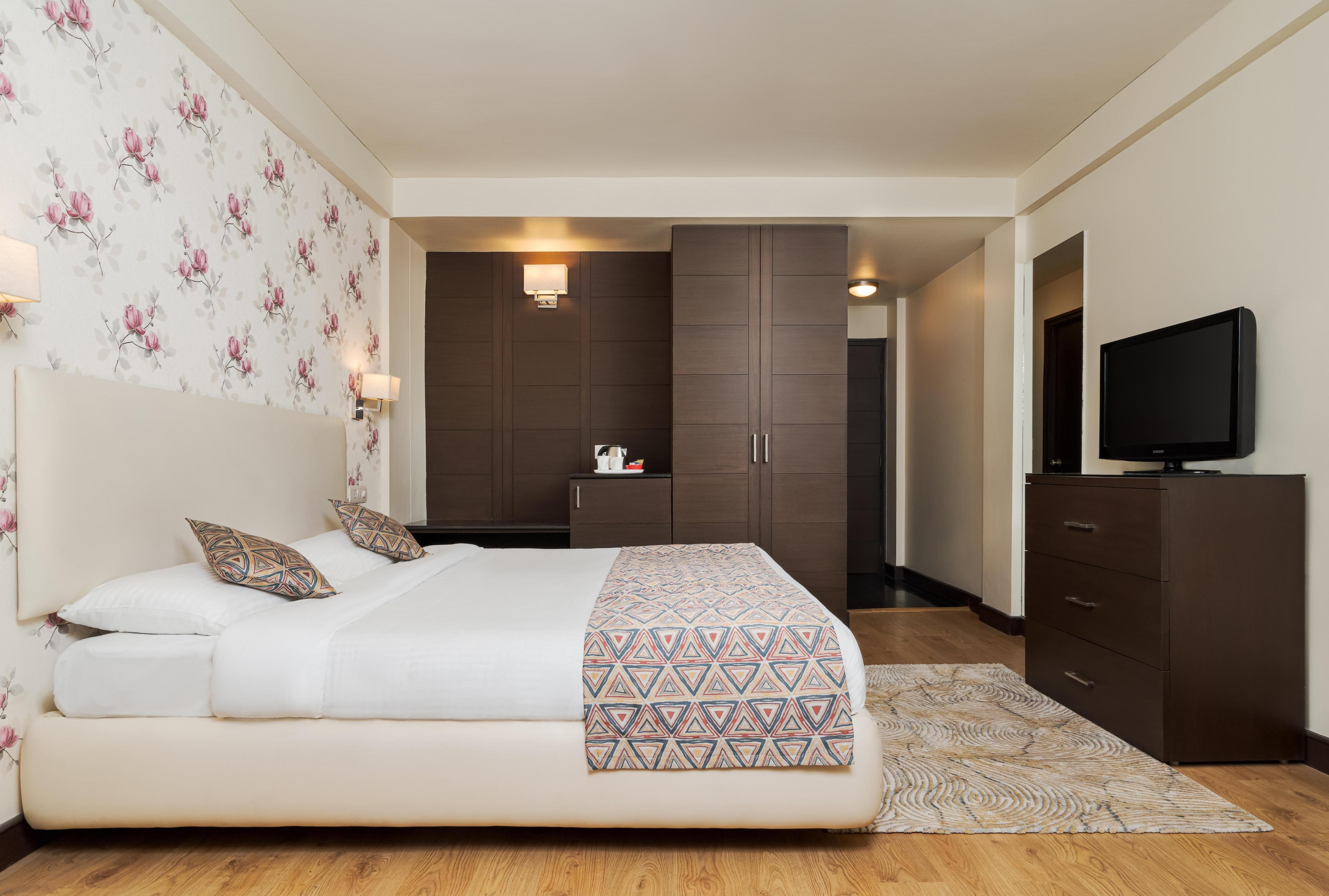 Honeymoon Inn - Mall Road Mussoorie - Tap to explore photos