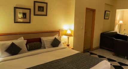 Hotel Classic Residency Room Type - Suite Room (Separate Seating Area, Bath Tub)