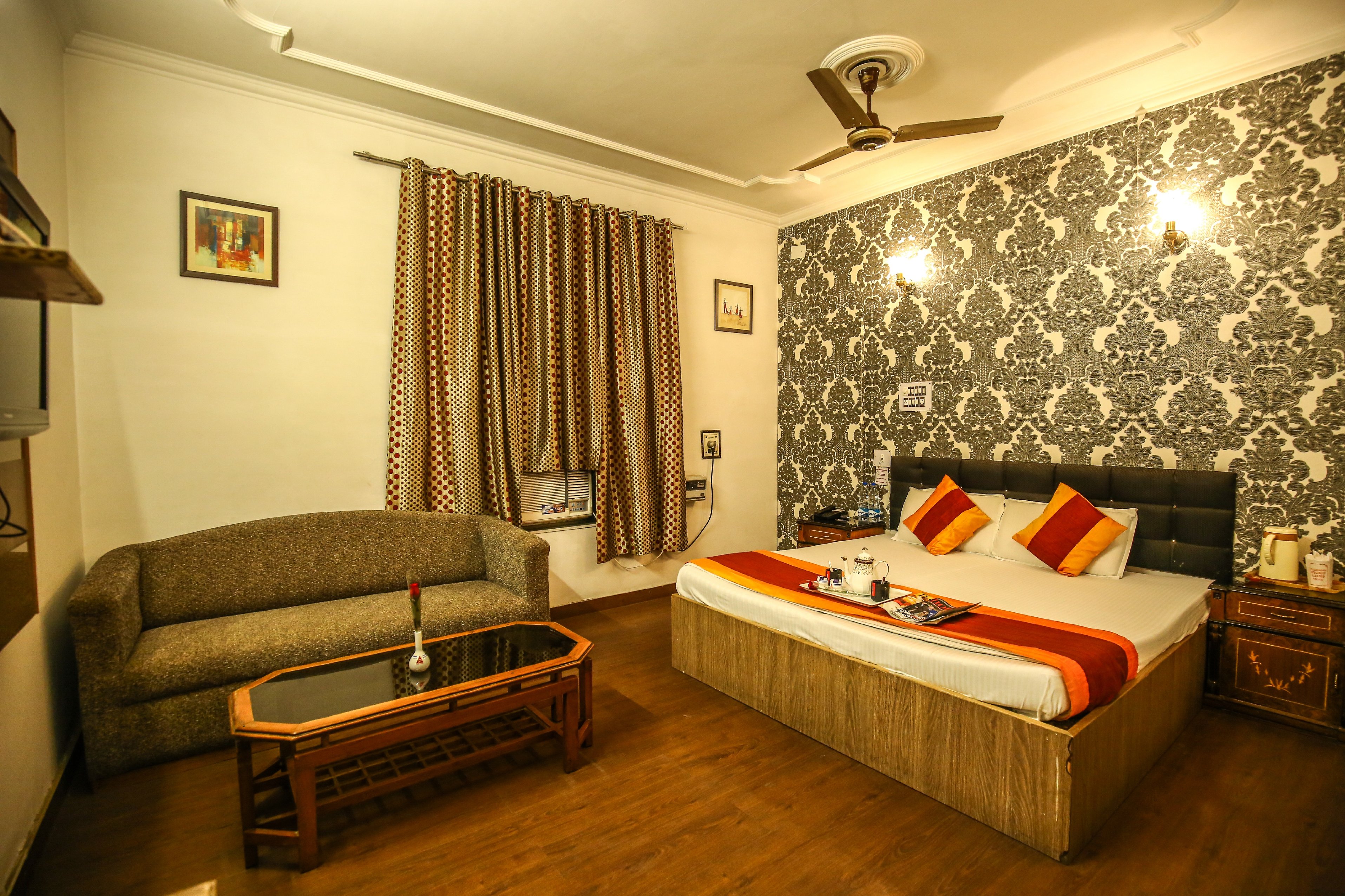 Hotel Goverdhan Palace - Tap to explore photos