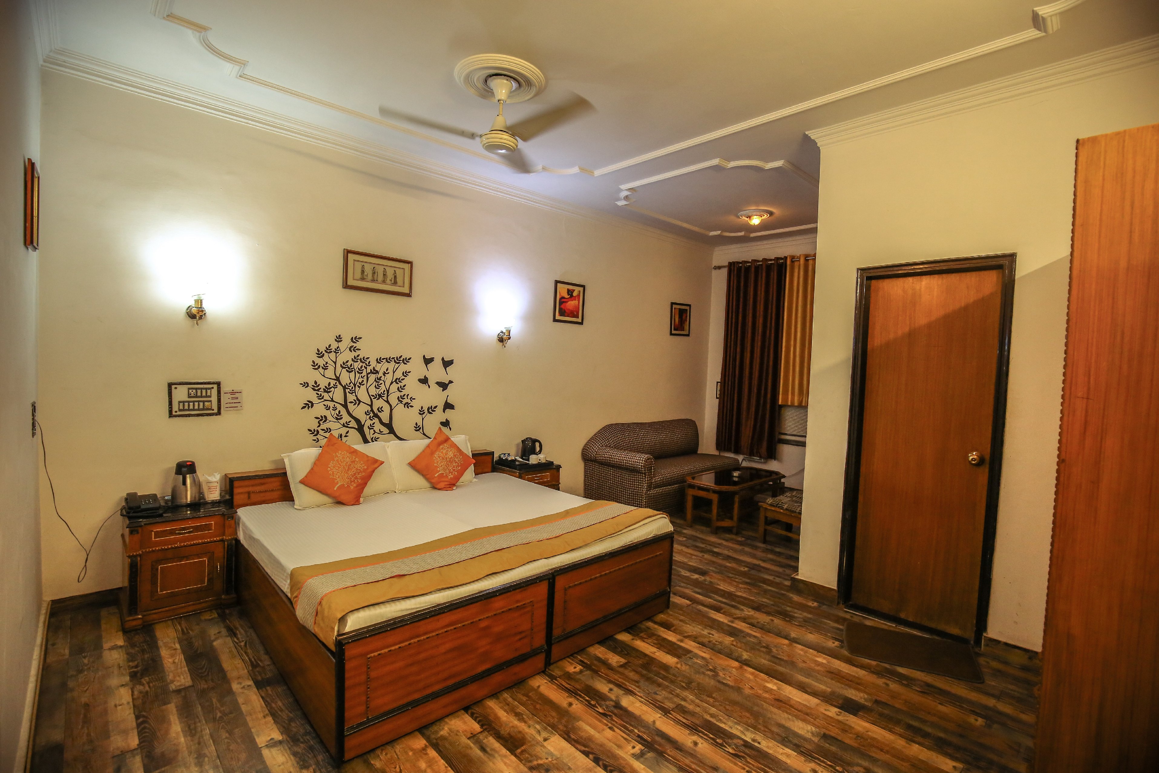 Hotel Goverdhan Palace Room Type - AC Deluxe  Room