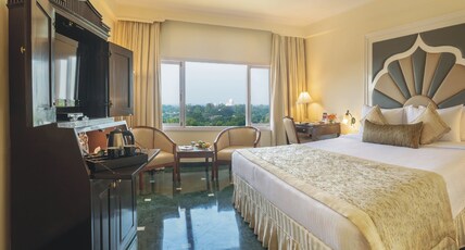 Hotel Clarks Shiraz Room Type - Premium Taj View Twin Bed Room