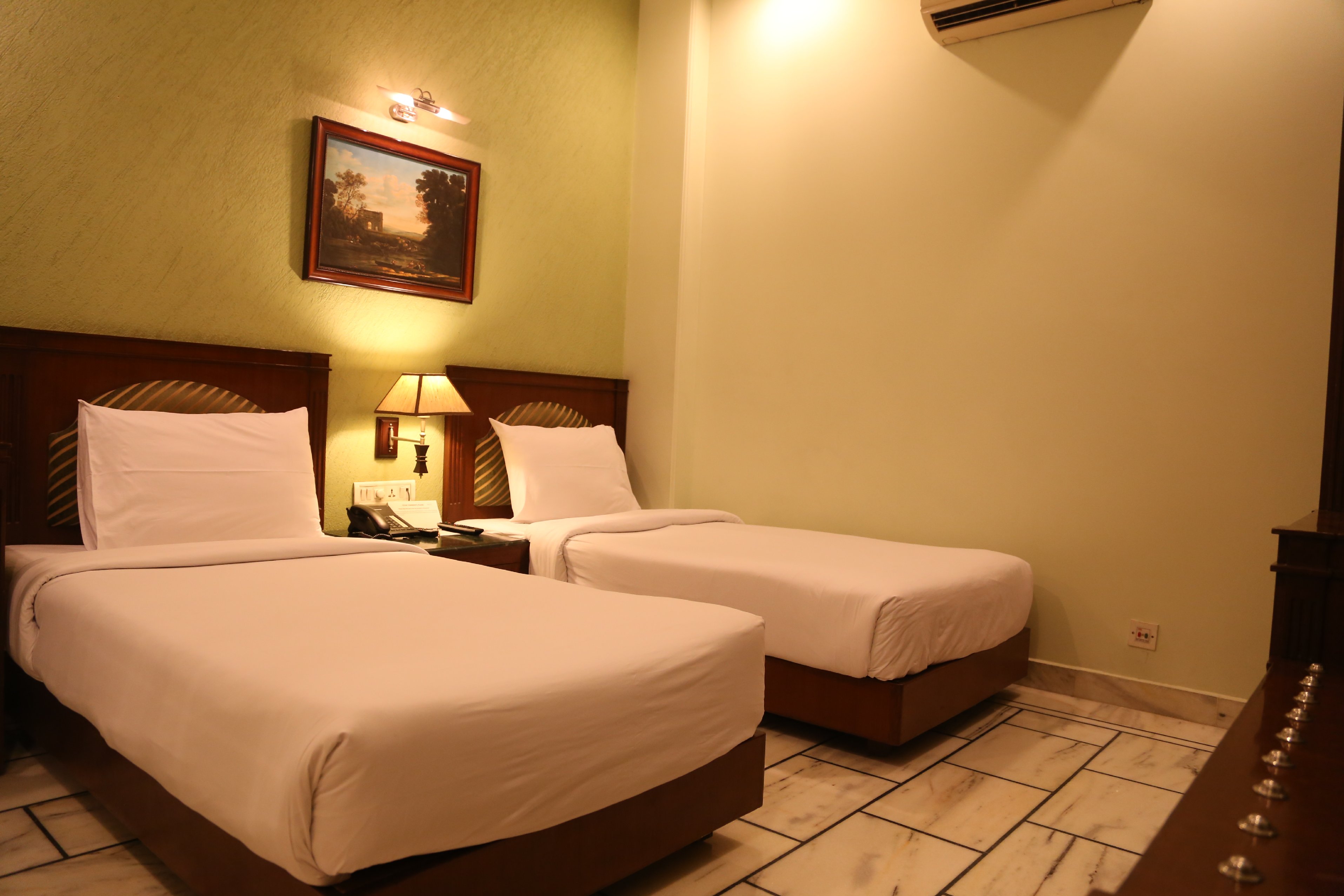 Florence Inn - Karol Bagh Metro Room Type - Deluxe Room Florence Inn - Karol Bagh Metro Room Type - Deluxe Room