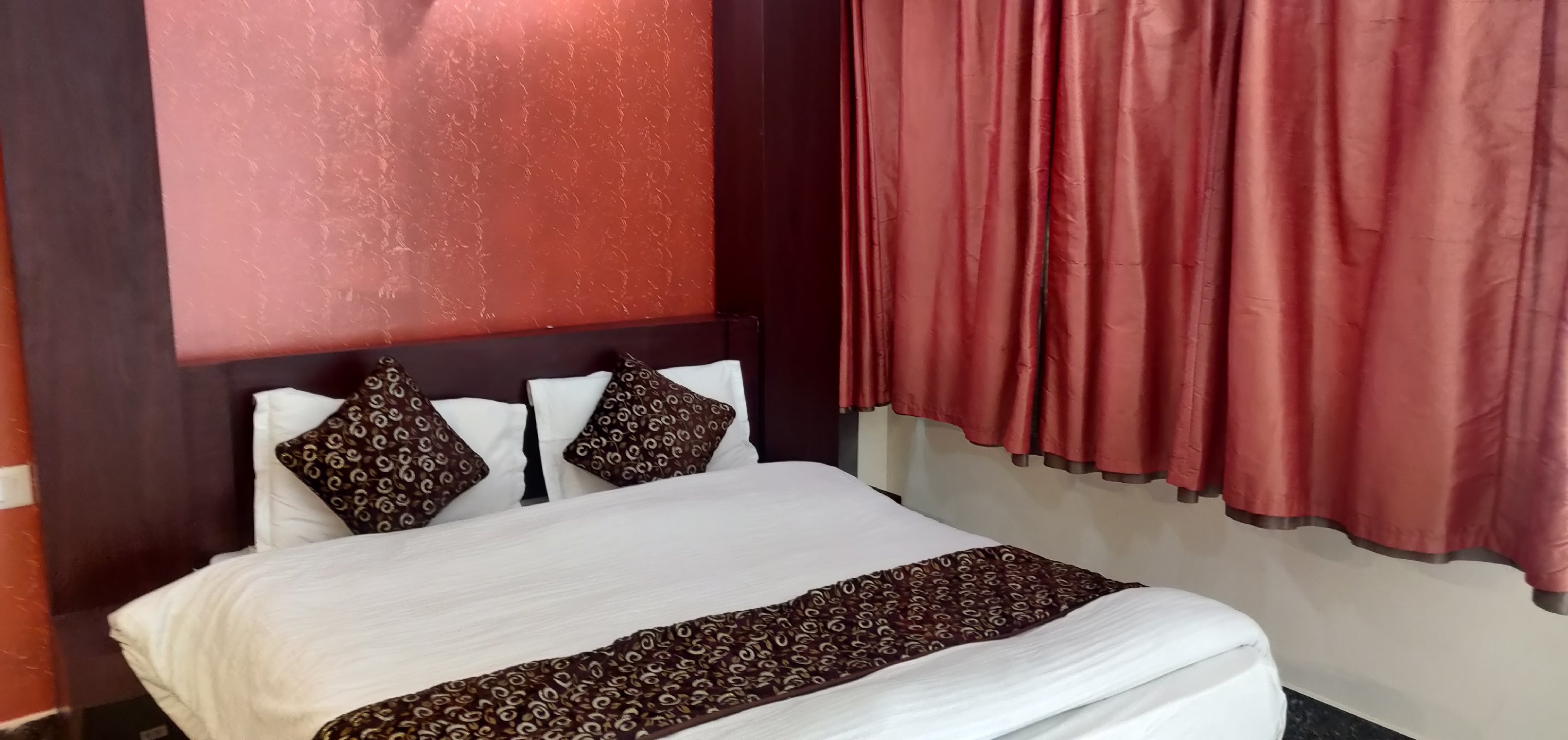 Hotel Welcome Park(walkable distance from mall road) - Tap to explore photos