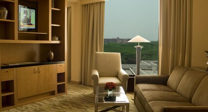 The Grand New Delhi Room Type - Executive Suite with Bathtub