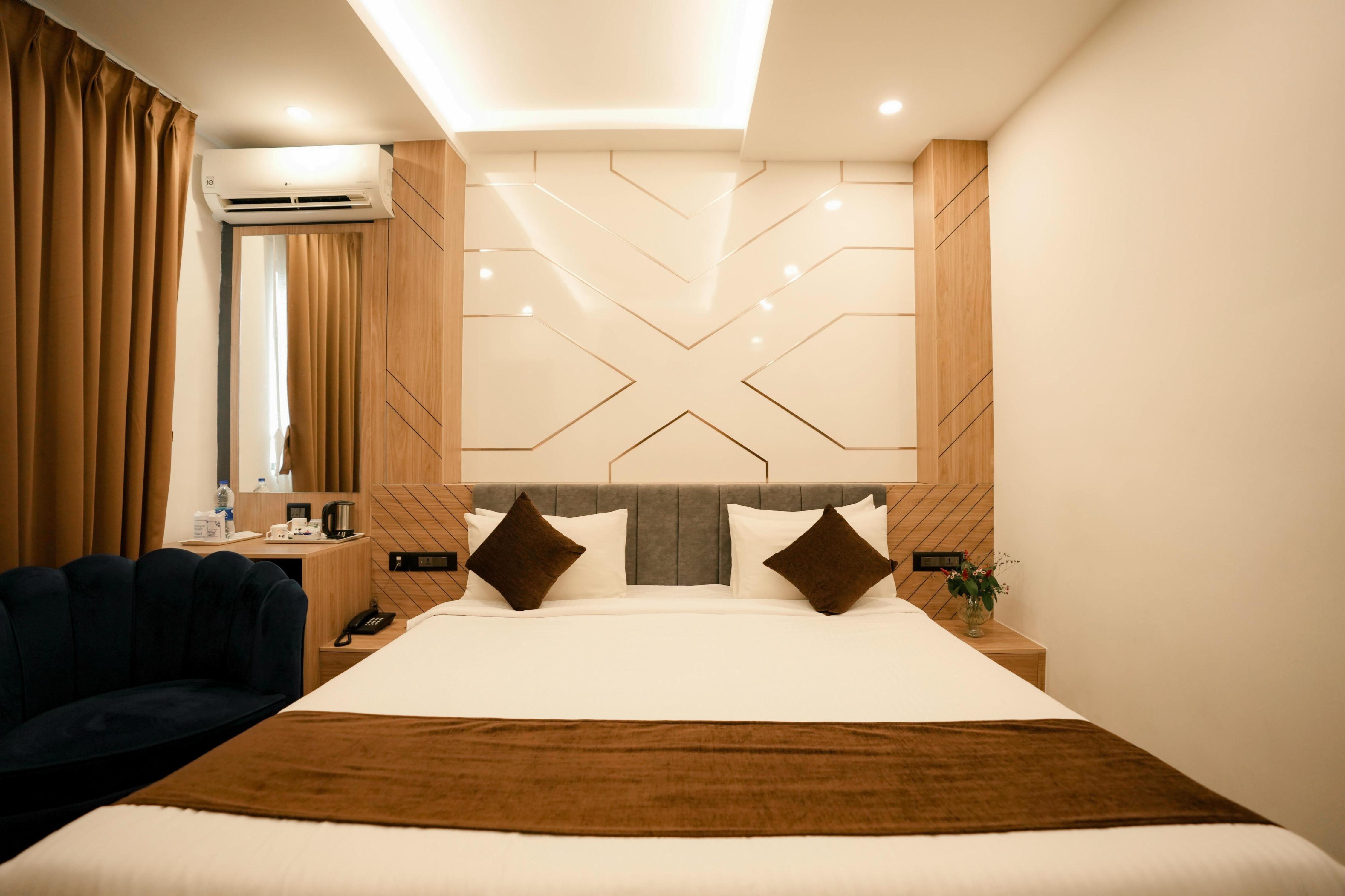 Hotel Arcadia - Tap to explore photos