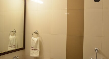 Hotel Grand Central Room Type - Super Deluxe Premium (Air conditioned) Hotel Grand Central Room Type - Super Deluxe Premium (Air conditioned)