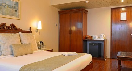 Sun-N-Sand Room Type - Premier Room Sun-N-Sand Room Type - Premier Room