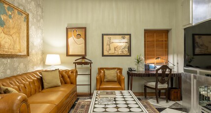 The Claridges New Delhi Room Type - Luxury Suite with Whirlpool