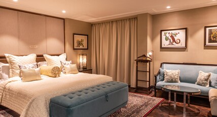 The Claridges New Delhi Room Type - Luxury King Bed Room