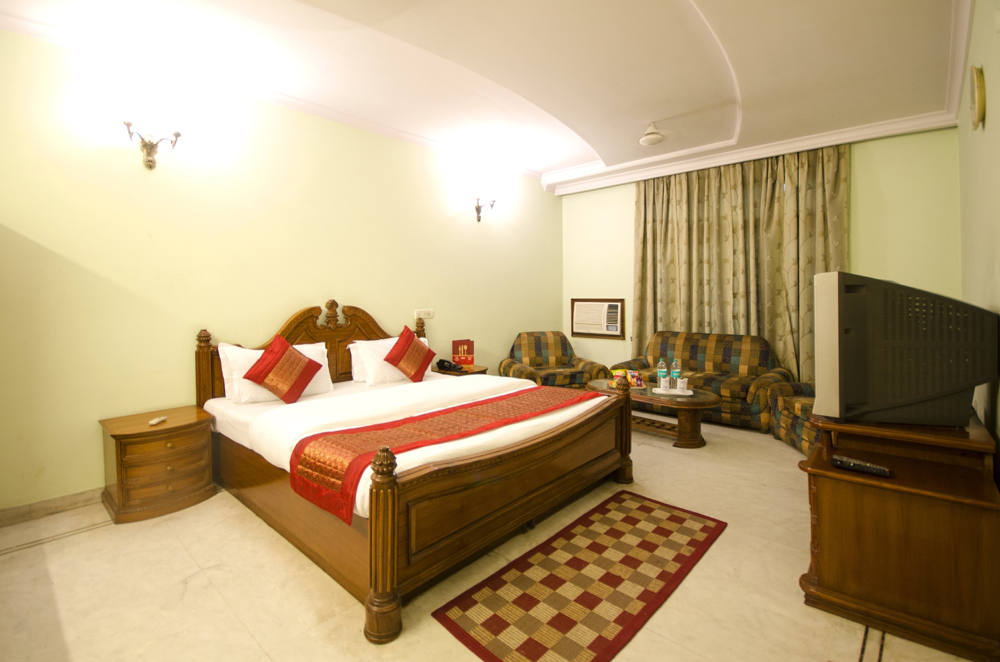 Hotel Pablas International (Near Metro) - Tap to explore photos