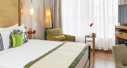 The Park Chennai Room Type - Deluxe Room with Queen Bed