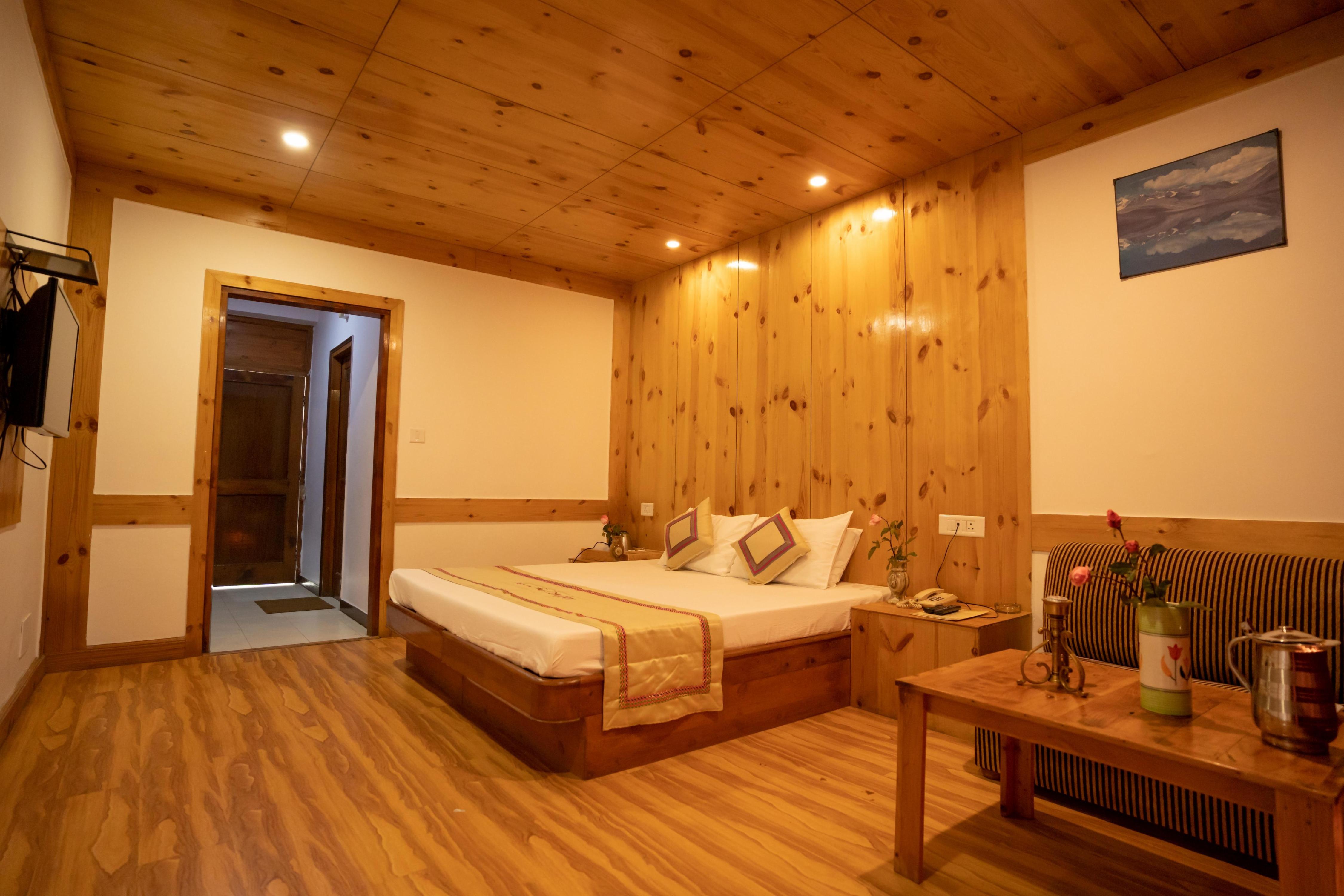 Hotel The Conifer - Tap to explore photos