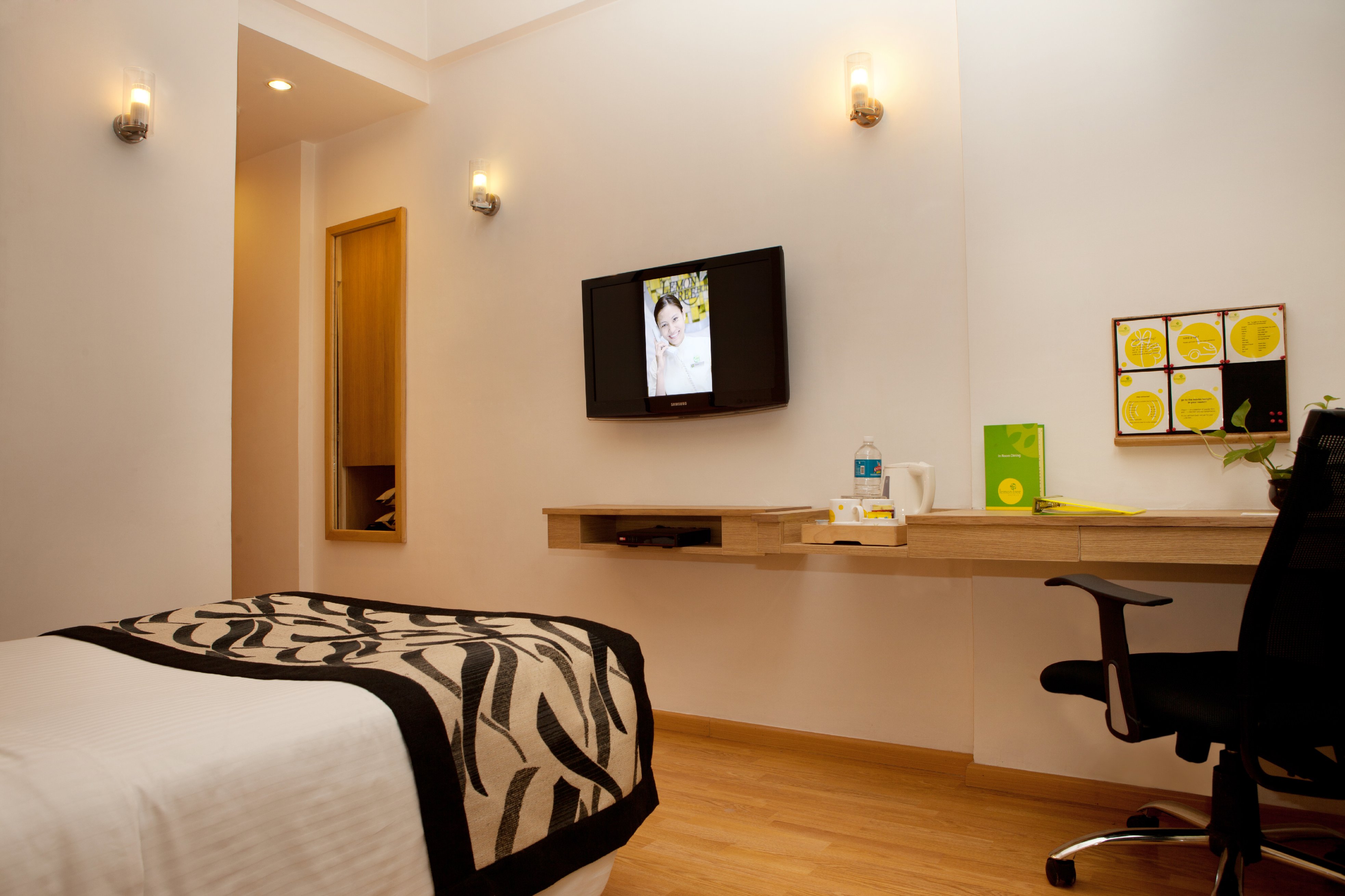 Lemon Tree Hotel Udyog Vihar Gurugram - Tap to explore photos