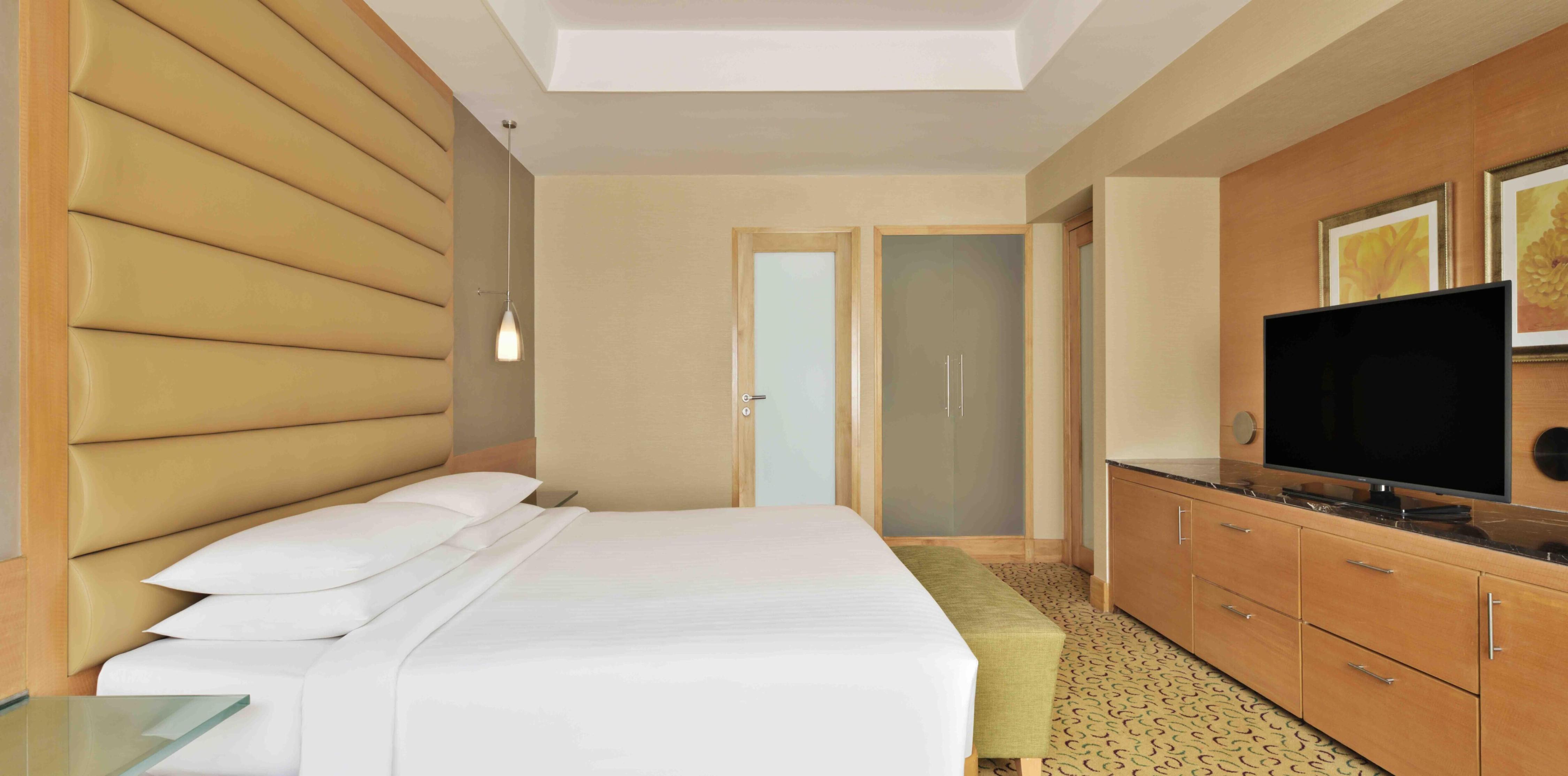 Courtyard by Marriott Chennai Room Type - Executive Deluxe King with Seating Area